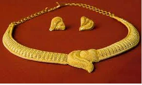 ما هو تفسير العقد في المنام للعزباء لابن سيرين؟ ما هو تفسير العقد في المنام للعزباء لابن سيرين؟ لابن سيرين الذي اجتهد كثيرا في إبراز المعنى والرمز