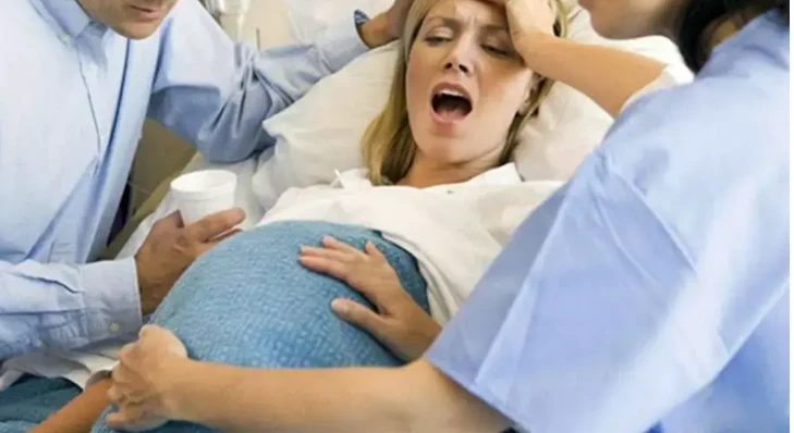 ما تفسير حلم الحمل والولادة بولد لابن سيرين؟ تفسير حلم الحمل والولادة بولد، يقول الفقهاء أن الحمل يدل على المنفعة والمال والشراكة، وهو رمز المسؤوليات