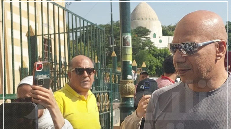 في حضور الأصدقاء.. جثمان تامر ضيائي يواري الثرى (فيديو) شييع قبل قليل جثمان الفنان الراحل تامر ضيائي إلى مثواه الأخير، من مسجد السيدة نفيسة بوسط القاهرة. وحضر مراسم الجنازة العديد