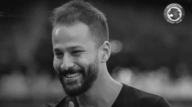 سعد الصغير ناعيا أحمد رفعت: ربنا يرحمك ويجعل شبابك في الجنة نعى الفنان سعد الصغير اللاعب أحمد رفعت، الذي وافته المنية خلال الساعات القليلة الماضية.