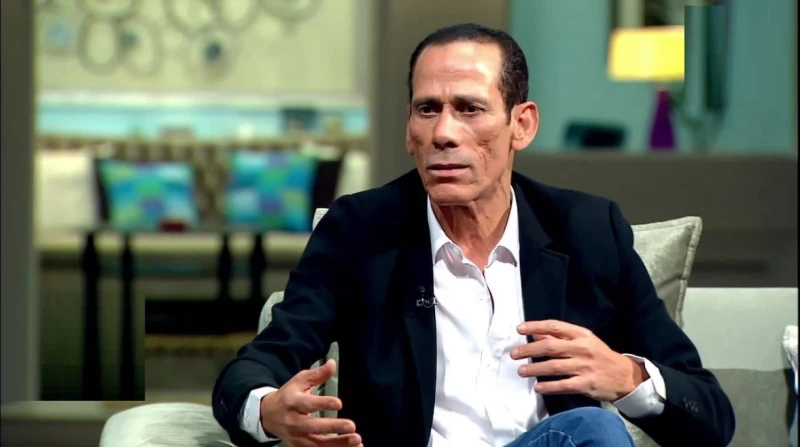 محمود عزب: أحلامي أكبر من الاعتزال.. سأعود قريبا (خاص) كشف الفنان محمود عزب، السر وراء الاختفاء عن الساحة الفنية طوال سنوات، والتي ربطت باعتزاله