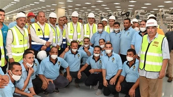 في أولى جولاته الميدانية.. وزير قطاع الأعمال يتفقد مصانع غزل المحلة صور تفقد المهندس محمد شيمي، وزير قطاع الأعمال العام، مصانع شركة مصر للغزل والنسيج