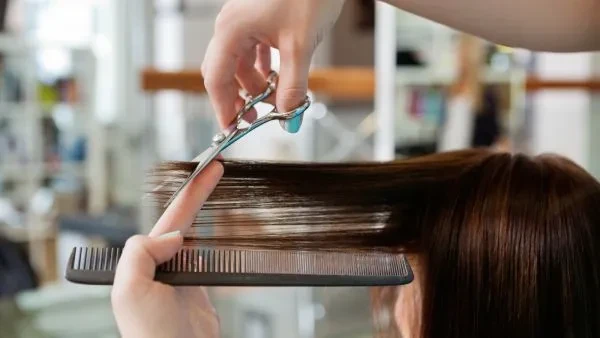 أفضل أوقات قص الشعر لشهر أغسطس 2024 للطول والتكثيفأفضل أوقات قص الشعر لشهر أغسطس 2024 للطول والتكثيف، ولا سيما أن الشعر رمز الأنوثة والجاذبية. ولابد لكل امرأة العناية بشعرها للمحاف