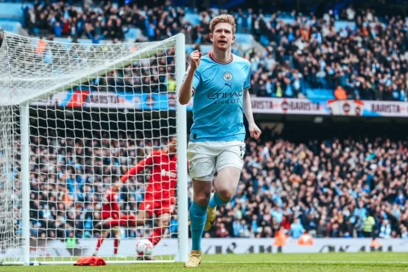 دي بروين يصدم اتحاد جدة ويرفض راتبا ضخماتم الكشف اليوم عن تقرير صحفي كشف عن مفاجأة كبيرة حول رفض اللاعب البلجيكي كيفين دي بروين، لاعب فريق مانشستر سيتي، عرض راتب ضخم للانضمام إلى ن