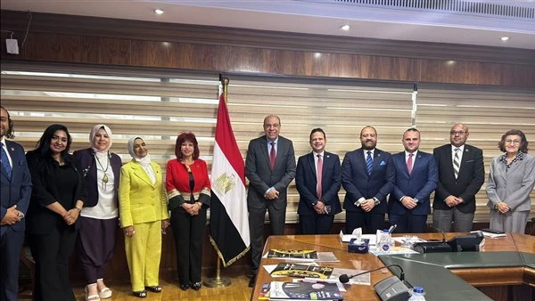 وزير الطيران يلتقي وفدا من اتحاد المستثمرات العرب لبحث التعاون المشترك في القطاع التقى الدكتور سامح الحفني وزير الطيران المدني بالدكتورة هدى يسى رئيس