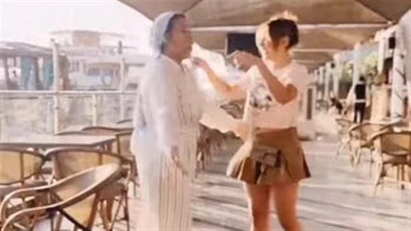 ساندي تفاجئ إحدى معجباتها وتحضر عيد ميلادها فيديو فاجأت المطربة ساندي إحدى الفتيات من معجباتها وحضرت حفل عيد ميلادها والتقاط الصور التذكارية