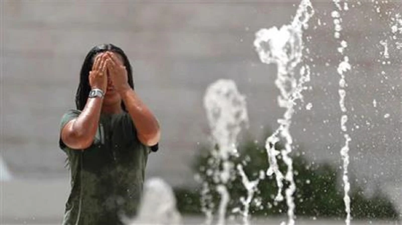 أصعب موجة حارة ظاهرة جوية تقلب الموازين العالم يتأهب لاجواء صيفية شديدة الحرارةأصعب موجة حارة ظاهرة جوية تقلب الموازين العالم يتأهب لاجواء صيفية شديدة الحرارة..ضرب الطقس الحار معظم