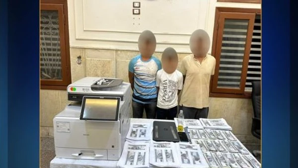 ضبط تشكيل عصابي متهم بتقليد العملات المحلية وترويجها على المواطنين أكدت معلومات وتحريات قطاع الأمن العام بمشاركة مديرية أمن الدقهلية قيام (3 أشخاص