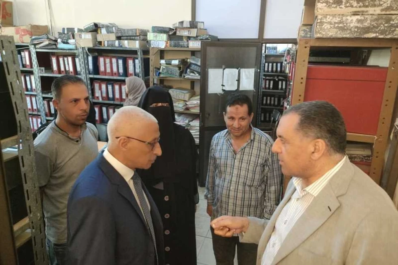 محافظ شمال سيناء يوجه بتقديم الخدمات للمواطنين تفقد اللواء دكتور خالد مجاور محافظ شمال سيناء يرافقه اللواء أسامة الغندور سكرتير عام المحافظة ،اللواء