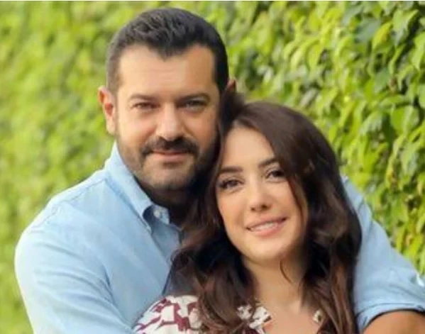 عمرو يوسف أسمع كلام مراتك تبقي سعيد جريدة افاق عربية كشف الممثل المصري عمرو يوسف عن مفهومه الشخصي عن السعادة، قائلا إنه يتمثل في طاعة الرجل لزوجته.وقال عمرو يوسف في لقائه مع برنامج