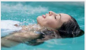 ماذا لو حلمت أني أسبح في البحر لابن سيرين؟ ماذا لو حلمت أني أسبح في البحر لابن سيرين؟، يرى المفسرون أن المنام يشير إلى الخير ويحمل الكثير من البشائر