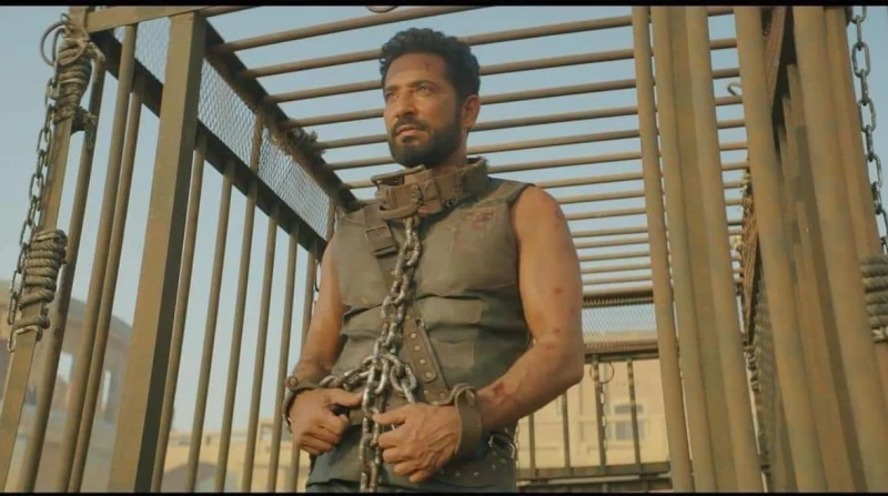 بعد غياب 3 سنوات.. عمرو سعد يعود للسينما بالغربان كشف الفنان عمرو سعد، موعد انتهاء تصوير فيلم الغربان، والذي يشهد عودته بعد 3 سنوات من الغياب عن عالم