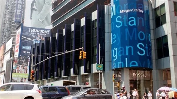 الذكاء الاصطناعي ومورجان ستانلي يصعدان بأسهم أبل نحو 2.5صعد سهم أبل 2.5 إلى أعلى مستوى له على الإطلاق، بعد أن رفع مورجان ستانلي سعره المستهدف لسهم