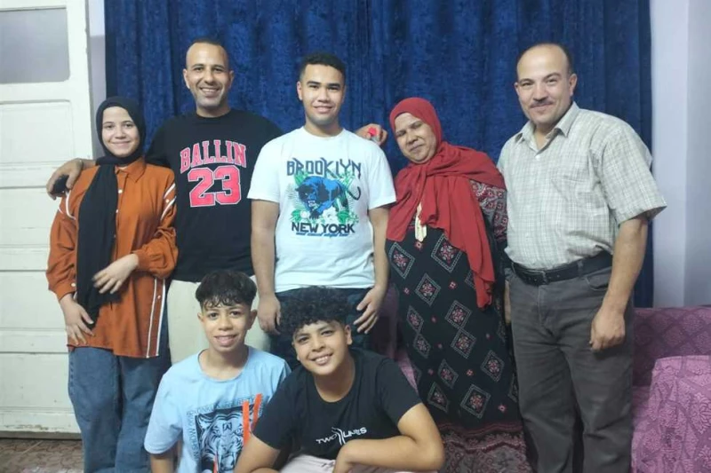 الثاني على الثانوية الأزهرية علمي ب الشرقية: أهدي نجاحي لوالديا وسوف ألتحق بكلية الطب البشري الثاني على الثانوية الأزهرية علمي ب الشرقية ، عمت الفرحة أرجاء قرية شبرا النخلة التابعة