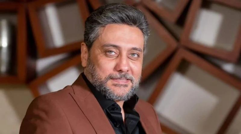 زوجة تامر فرج تكشف تطورات حالته الصحية: حرجة كشفت رانيا هاشم زوجة الفنان تامر فرج، تطورات حالته الصحية بعد الوعكة الأخيرة التي تعرض لها، ونقل على إثرها إلى أحد مستشفيات القاهرة لتل