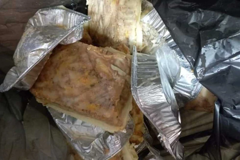 ضبط نصف طن أغذية فاسدة بأسواق دمياط نفذت مديرية الصحة بدمياط حملات مكبرة استهدفت فحص عددا من المحال التجارية بأسواق المحافظة لمتابعة الالتزام بتوفير