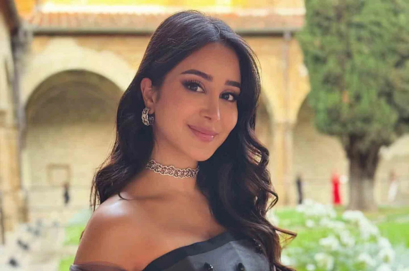 أسيل عمران وجدت أخيرا دور احلامها كشفت الممثلة السعودية أسيل عمران، أنها وجدت الدور الذي كانت تحلم به، إذ ستشارك في بطولة فيلم مصري جديد، تجسد فيه شخصية مختلفة تماما، عما قدمته في 