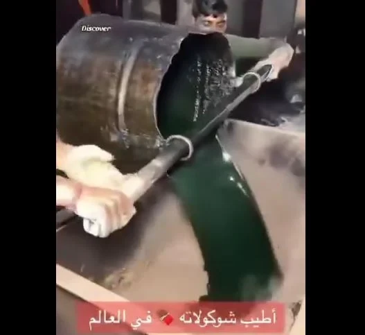 هكذا تصنع الشيكولاتة: جالي مغص تداول مقطع فيديو عبر منصة ثريدز، وهو تطبيق تواصل اجتماعي عبر الإنترنت.. كنت عنوان على الفيديو هكذا تصنع الشيكولاته، وظهر فيه مجموعة من البشر يقومة بع