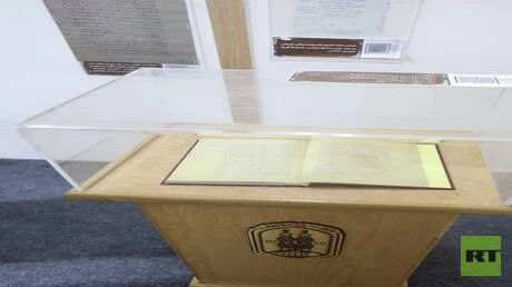 مصر.. مخطوطة عمرها 500 عام تعرض بجناح الأزهر بمعرض الإسكندرية للكتاب (صور) تعرف على التالي مصر.. مخطوطة عمرها 500 عام تعرض بجناح الأزهر بمعرض