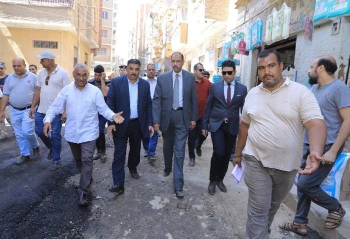 محافظ سوهاج يتفقد أعمال الرصف بجرجا ورفع المخلفات من الشوارع صور أجرى اللواء دكتور عبد الفتاح سراج محافظ سوهاج، اليوم، بجولة ميدانية بمركز ومدينة