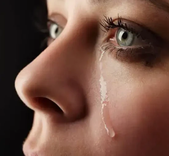 تفسير حلم البكاء في المنام لابن سيرين البكاء في المنام من الرؤى التي تثير قلق وفضول الحالمين خوفا من أن تحمل الشر لرائيها، ولكن أشار مفسري الأحلام أن