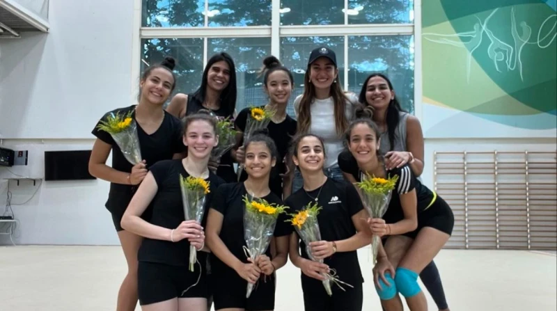 أولمبياد باريس 2024.. أمينة خليل تدعم منتخب مصر للجمباز الإيقاعي (صور) حرصت الفنانة أمينة خليل على التواجد مع فريق منتخب مصر للجمباز الإيقاعي، الذي