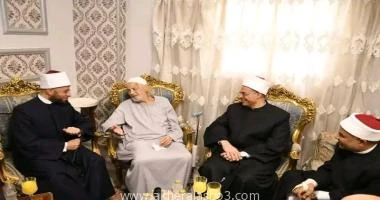 كتب اسامة عبدالحميد قام فضيلة الأستاذ الدكتور أسامة السيد الأزهري وزير الأوقاف في لمسة وفاء إنسانية بزيارة فضيلة الشيخ منصور الرفاعي عبيد وكيل وزارة