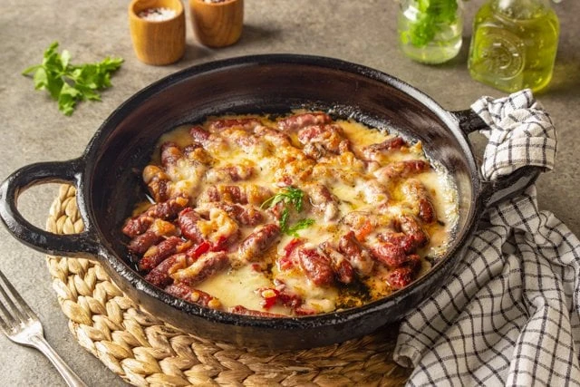 لذيذة وشهية.. طريقة عمل طاسة السجق البلدي مع الجبنة الموتزاريلا منوعات الاسبوع شاهد المقال التالي من صحافة مصر عن لذيذة وشهية طريقة عمل طاسة السجق البلدي مع الجبنة الموتزاريلا، يعد