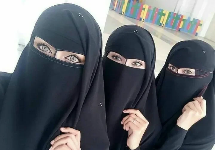 أجمل خلفيات رمزيات بنات منقبات كيوت 2025 خلفيات بنات منقبات مميزةخلفيات الرمزيات للبنات المنقبات تبرز جمال الحجاب والنقاب بشكل عصري وأنيق، وتتيح هذه