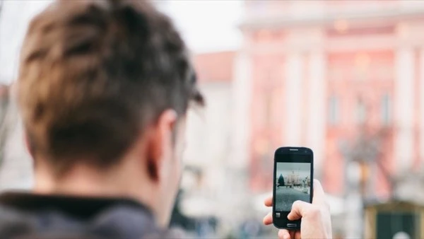 مخبيه جوا كرتونة.. القبض على شخص داخل مول كايرو فيستيفال بتهمة تصوير الفتيات خلسة تمكن رجال أمن القاهرة من ضبط شخص قام بوضع هاتفه المحمول داخل كرتونة والتقاط صور للفتيات والسيدات د