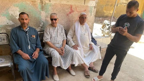 الصور الأولى من عزاء علاء عامل الدليفري ضحية نجل الفنان أحمد رزق توفي ضحية عمر أحمد رزق، نجل الفنان أحمد رزق، بعد إصابته في الحادث بكسر في الجمجمة