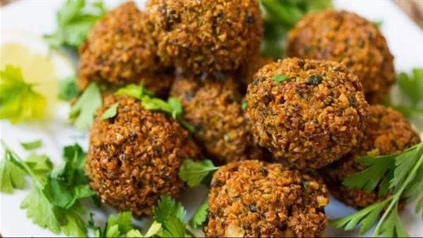 طريقة عمل طعمية مثل المطاعمقدمت الشيف سالي فواد، عبر صفحتها الرسمية بموقع التواصل الإجتماعي فيسبوك ،طريقة عمل الطعمية في المنزل.وللحصول على طعمية مثل