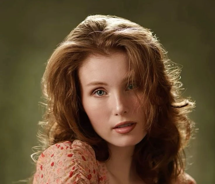 رواية العاب المصير والقدر كاملة جميع الفصول بقلم سعاد محمد ذهب رامى سريعا وحمل فاديه وقام بوضعها على الفراش، فى نفس الوقت آتت مروه بزجاجة عطر، حاولت إفاقة والداتها،بالفعل إستجابت ل