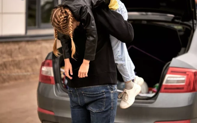 تعرف على تفسير الاختطاف في المنام لابن سيرين الاختطاف في المنام من الرؤى المريبة التي تثير الكثير من القلق والمخاوف في نفس الحالم نظرا لما يدور بها من أحداث مخيفة، ولهذا الأمر يبحث