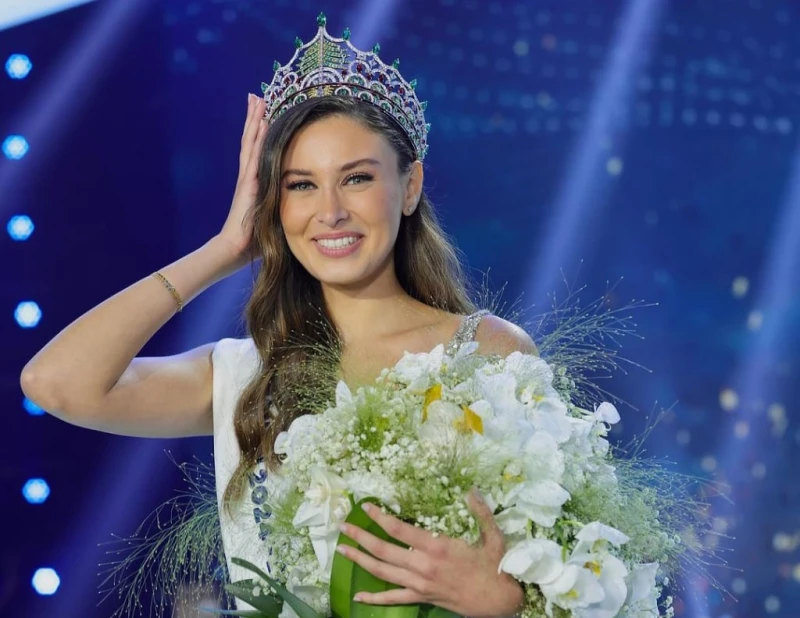 والد ندى كوسا كان متأكدا من فوز ابنته بملكة جمال لبنان لعام ٢٠٢٤ لهذا السبب من واجهة بيروت البحرية في قلب عاصمة السياحة بيروت النابض بالحياة، اختارت ال تنظيم حفل انتخاب ملكة جمال ل