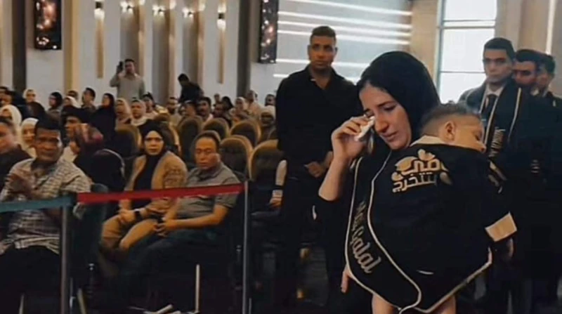 رحلت وبقي.. رضيع ينوب عن والدته في حفل تخرجها (خاص) حياة لا تخلو من المفاجآت، لكن هذه المرة المفاجأة كانت مفجعة، إذ غيب الموت الطالبة في كلية الحقوق