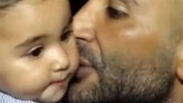 نسخة من والدها.. ابنة أحمد سعد ترافقه علي المسرح في حفله بالساحل الشمالي أحيا الفنان أحمد سعد حفلا غنائيا كبيرا للساحل الشمالي ، حيث رفع شعار كامل