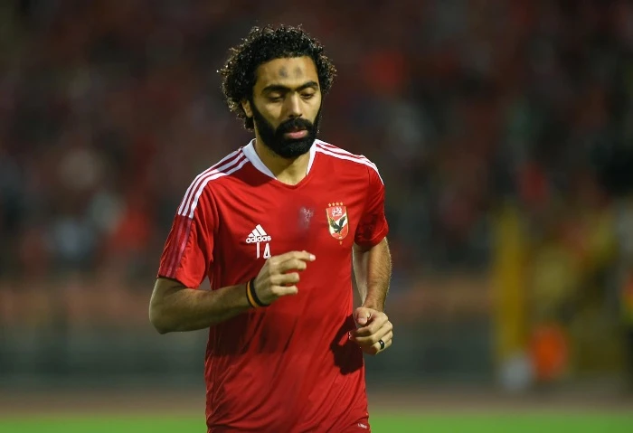 حسين الشحات يقاضي نجم الزمالك بسبب مباراة الأهلي وبيراميدز أعلن حسين الشحات، نجم الفريق الأول لكرة القدم بالنادي الأهلي، التقدم ببلاغ ضد نجم الزمالك