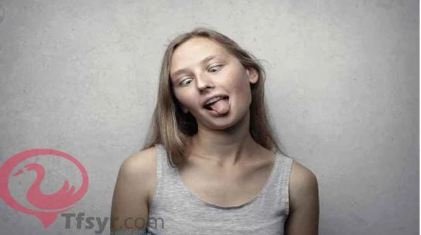 أهم 50 تفسير لرؤية المجنون في المنام لابن سيرين المجنون في المنام، الجنون هو فقدان العقل الذي يترتب عليه عدم القدرة على السيطرة على النفس أو الأمور،