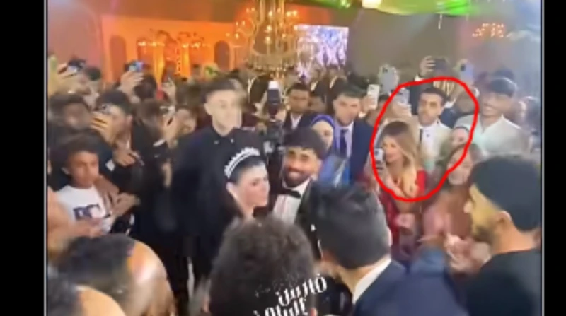 بسبب ياسمين.. صديق مروان عطية يتوعد إمام عاشور باللجوء للقضاء حالة من الجدل أثارها انتشار مقطع فيديو لنجم خط وسط الأهلي إمام عاشور وهو يعتدي بالضرب