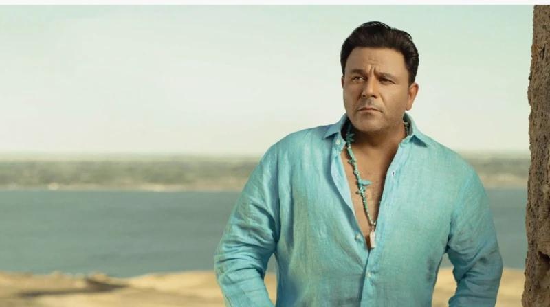 بعد مرضه.. محمد فؤاد: سأعتزل الفن في حالة واحدة أعلن الفنان محمد فؤاد مؤخرا إصابته بمرض العصب السابع، وهو ما أثار تعاطف جمهوره خاصة عقب ظهوره في حفل خطوبة ابنته بوجه متخشب، وتساءل 