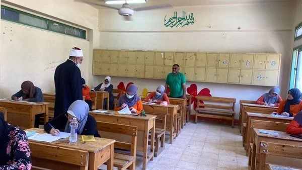 اليوم.. طلاب القسم العلمي بالشهادة الثانوية الأزهرية يؤدون امتحان البلاغة يؤدي اليوم، طلاب القسم العلمي في الشهادة الثانوية الأزهرية، امتحان مادة