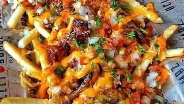 طريقة عمل شاورما البطاطس السوري بمذاق جديد تعتبر طريقة عمل شاورما البطاطس السورية، من الوصفات السهلة واللذيذة المعروفة بين وصفات المطبخ العربي كلبنان وبلاد الشام، ويمكن تقديمها بجا