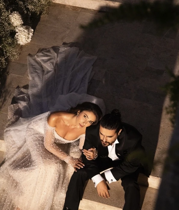 ماذا قالت دانييلا رحمة في أول تعليق بعد زفافها؟ افاق عربية - في أول تعليق لها بعد زفافها؛ وجهت الفنانة اللبنانية دانييلا رحمة رسالة شكر لكل من هنأها