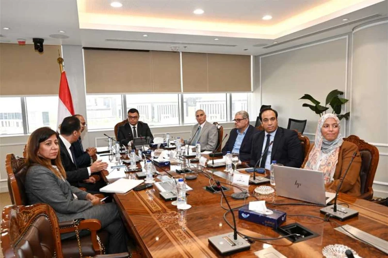وزير الإسكان يبحث استخدام الأنظمة والحلول الذكية في المدن الجديدة التقى المهندس شريف الشربيني، وزير الإسكان والمرافق والمجتمعات العمرانية، صباح اليوم