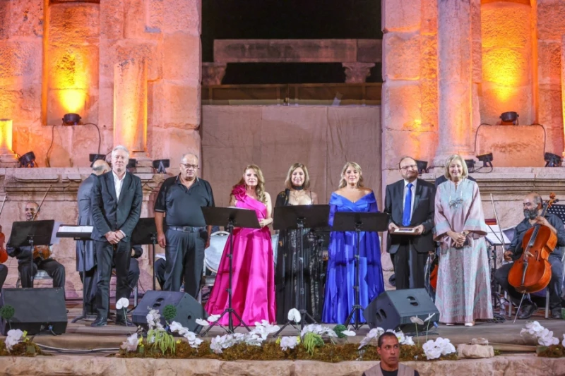 جرش: الأخوات طنب يرسلن سلامهن من لبنان إلى فلسطين- صور افاق عربية - أرسلت الأخوات طنب فاديا ورونزا وآمال، رسائل تضامنية مع أهالي فلسطين ولبنان وجميع