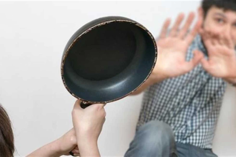 استشاري صحة نفسية: المرأة المصرية الأولى عالميا في ضرب الأزواج (تفاصيل) قال وليد هندي، استشاري الصحة النفسية، إن المرأة المصرية هي الأولى في العالم