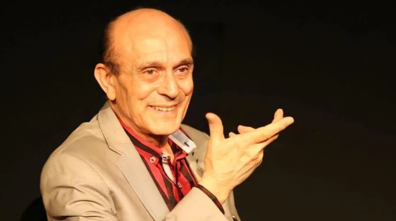 صبحي لفنانين ظهروا بالحلق: البسوا قميص نوم اتهم الفنان محمد صبحي مسرحية مدرسة المشاغبين، بأنها كانت بداية لتجرؤ الطلاب على معلميهم في المدارس، لكنه