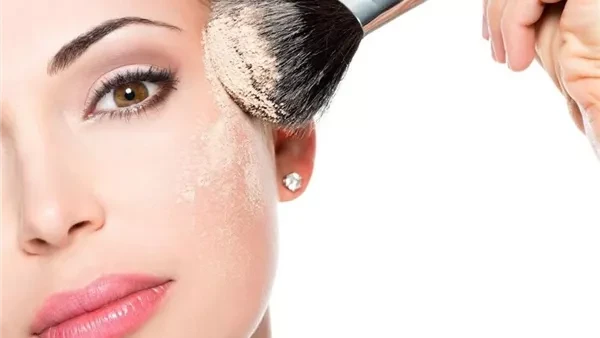 بين المسموح والممنوع.. خطوات لتثبيت الماكياج مع ارتفاع درجات الحرارةتقع بعض السيدات والفتيات فى أخطاء وضع المكياج وبالأخص خلال فصل الصيف فالأغلبية