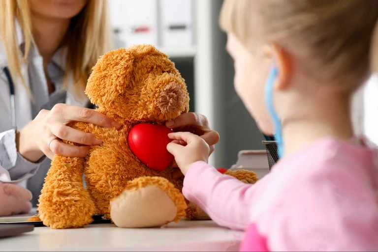 أعراض أمراض القلب عند الأطفال .. تعرف عليهانستعرض في التقرير التالي، أعراض أمراض القلب عند الأطفال التي يجب على الأم أن تكون على دراية بها ، وفقا